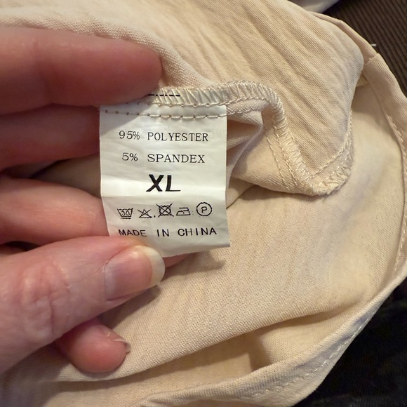 Blouse - great for layering under a blazer - Picture 4 of 4